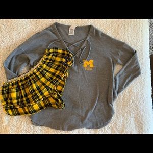 University of Michigan lounge set